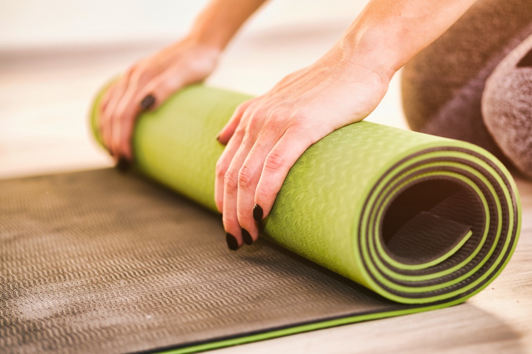 Dor geschenk Station How to Choose a Yoga Mat • Yoga Basics